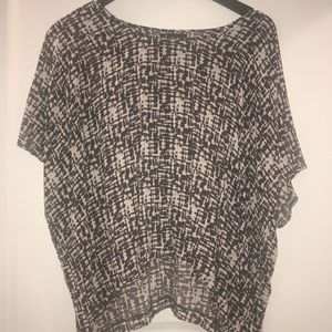 Boxy navy and white pattern short sleeve top